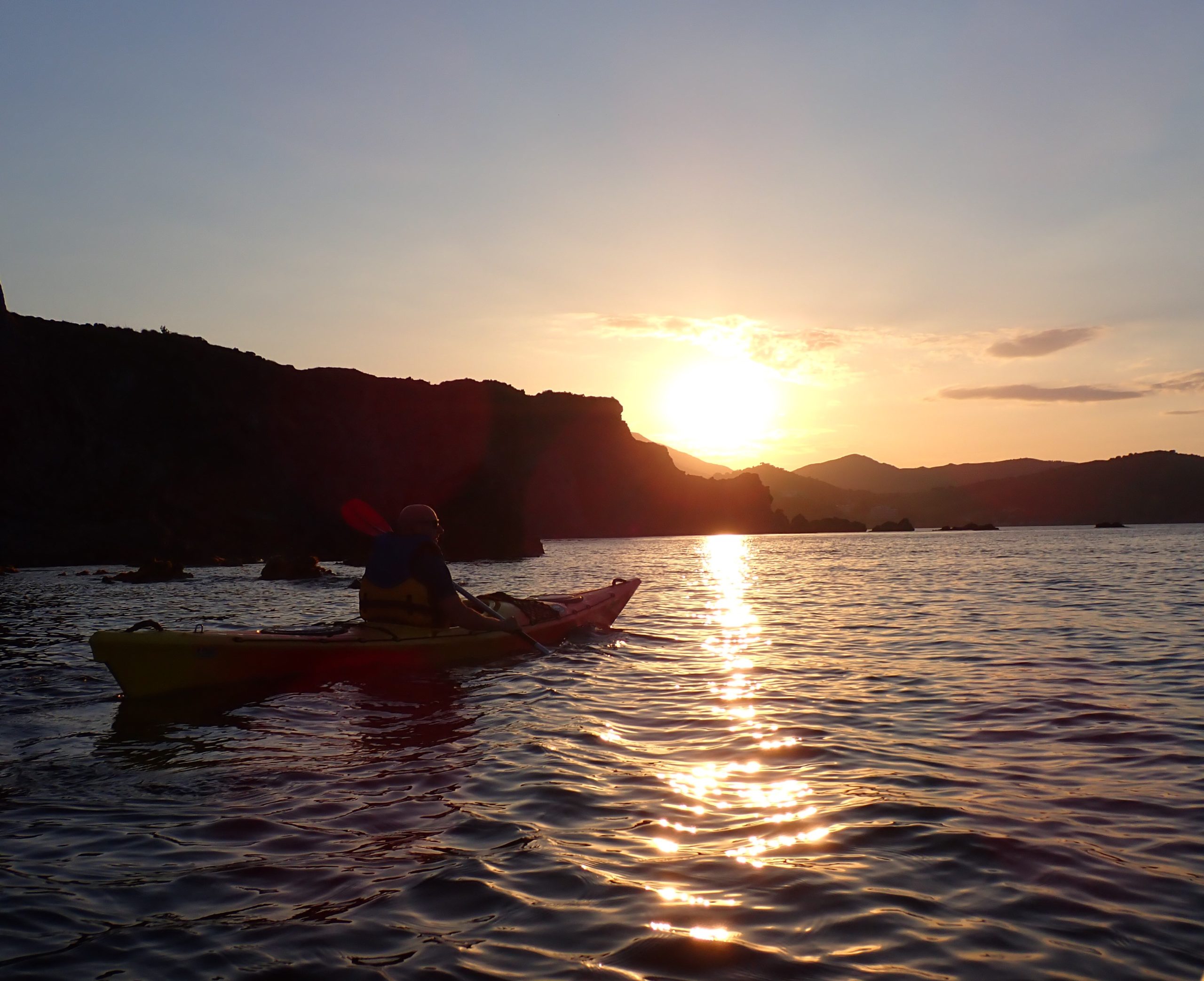 coucher de soleil en kayak de mer